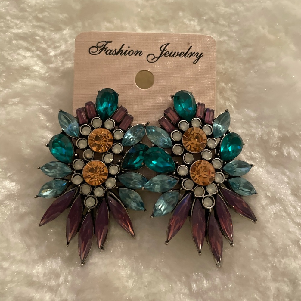 Exotic fashion earrings